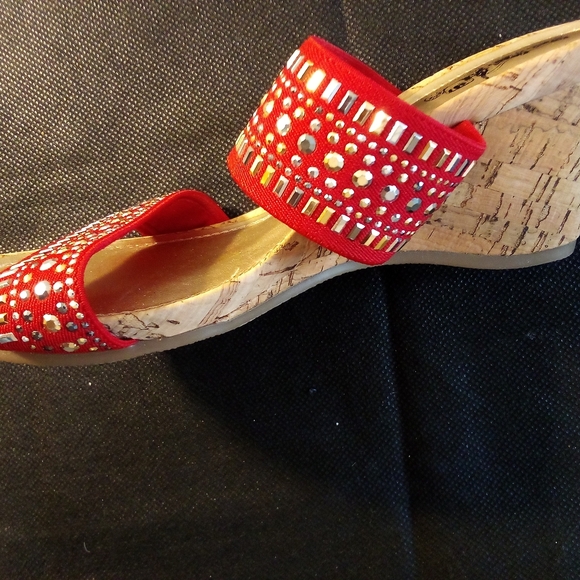 Coach & Four -NWT Cork Wedge Sandal, Two Red Fabric Straps Accented W/Gold Accen - Picture 2 of 10